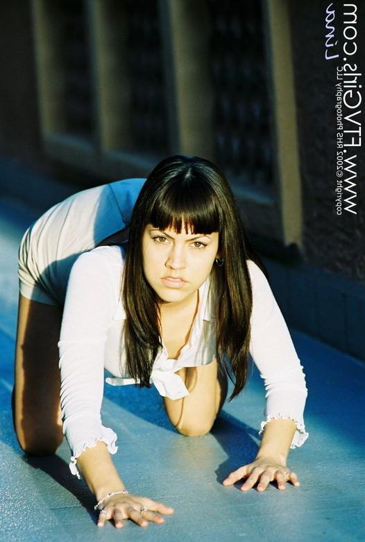 16P Brunette Lina upskirt