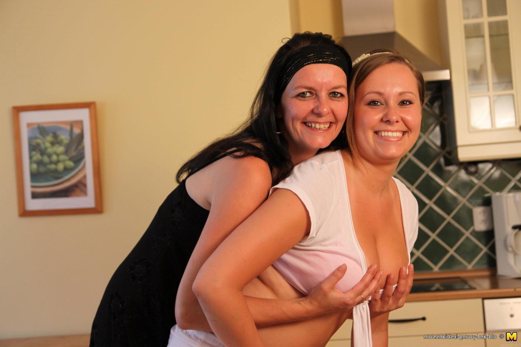 16P Naughty babe lezzin up the older woman next door