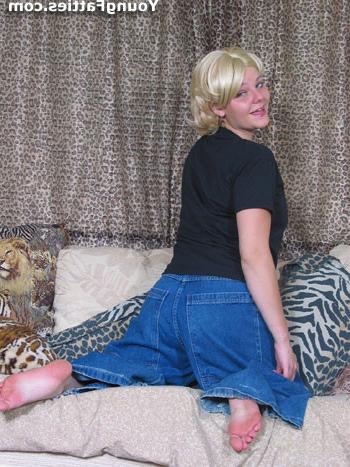 15P Cute blonde chubby teen posing