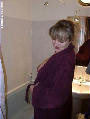 16P Amateur chubby teen posing in the kitchen