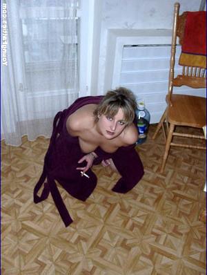 16P Amateur chubby teen posing in the kitchen