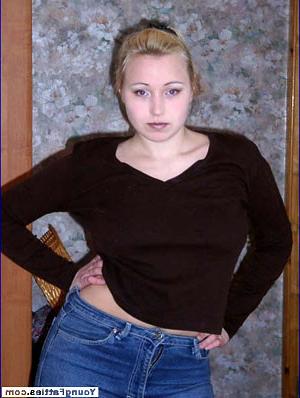 16P Amateur chubby teen posing naked