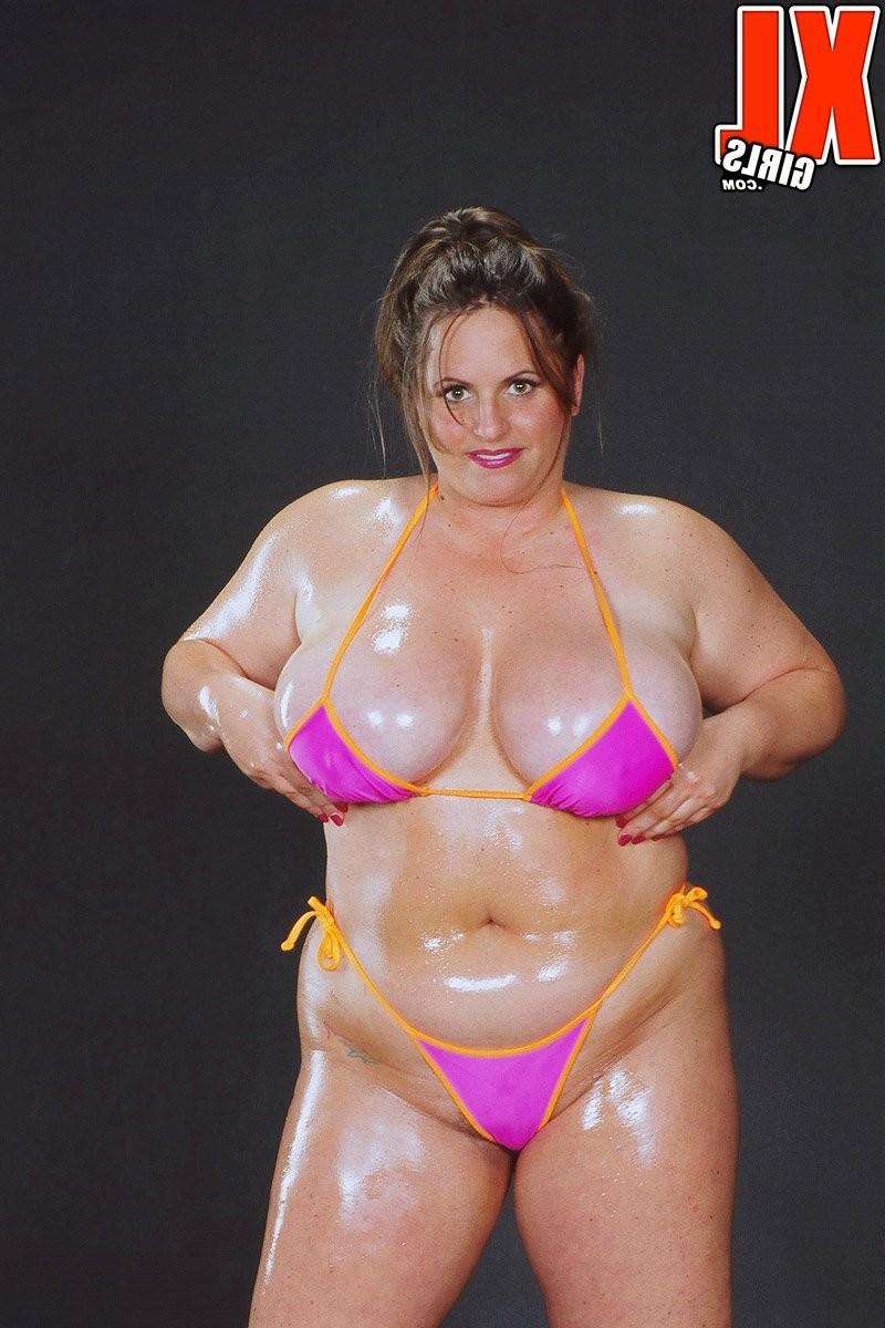 15P BBW pornstar oiled in bikini