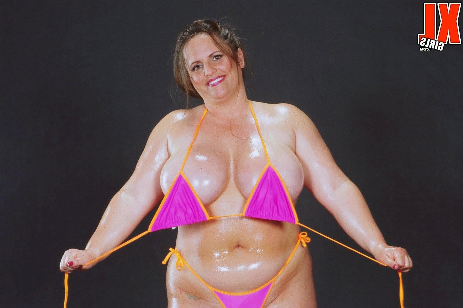 15P BBW pornstar oiled in bikini
