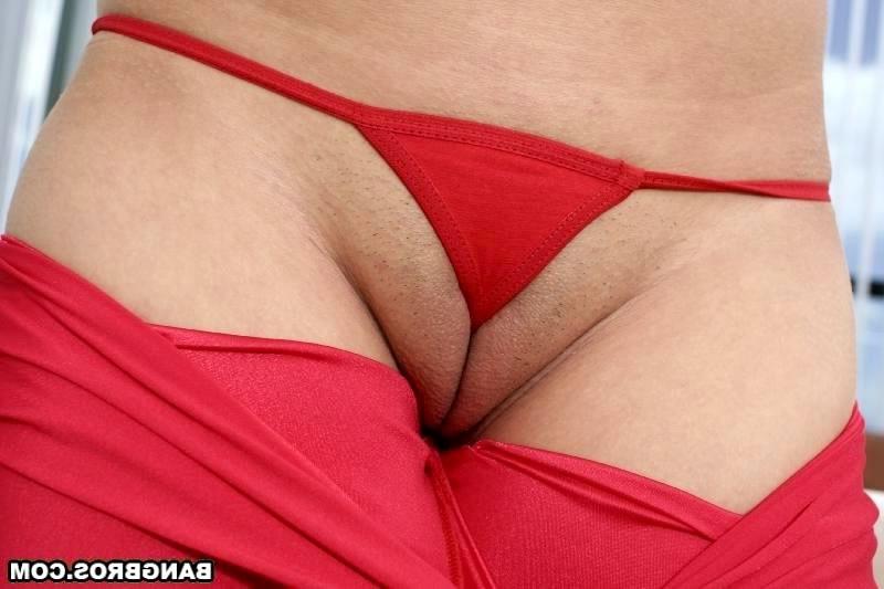 16P She couldnt stop rubbing her pussy