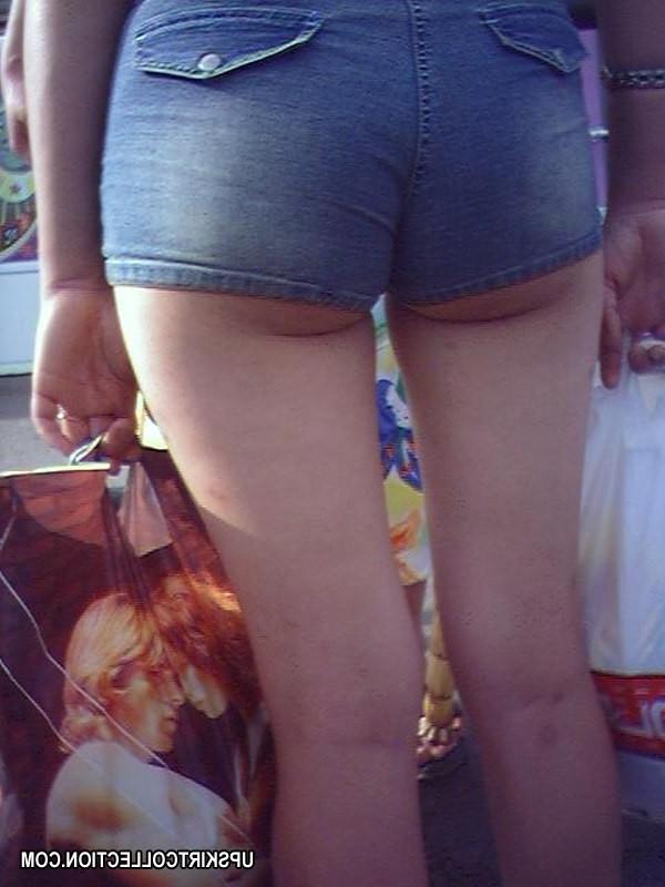 15P Lewd babes' upskirt view looks great when they wear nylons