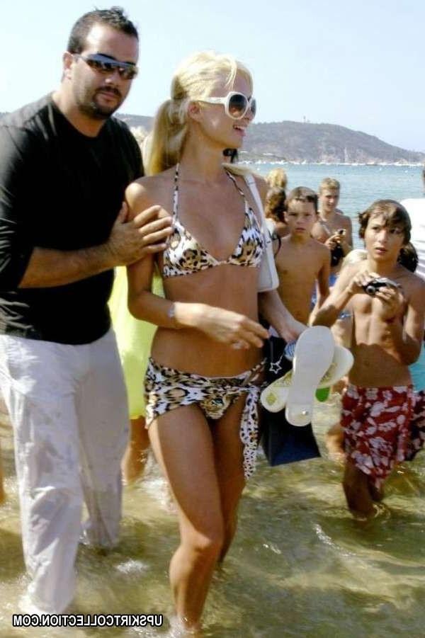 15P Beautiful Paris Hilton exposing her upskirt to everyone