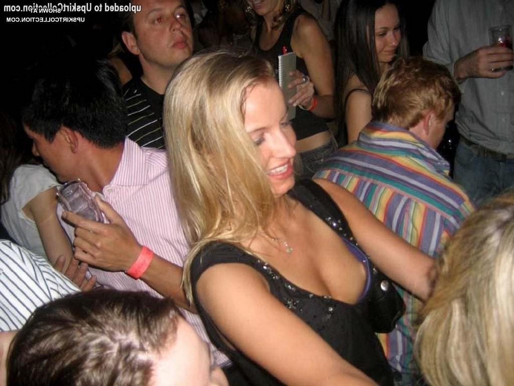 12P Accidental downblouses are spied on camera