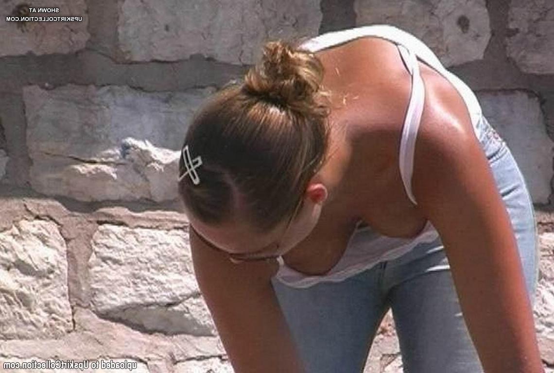 12P Accidental downblouses are spied on camera