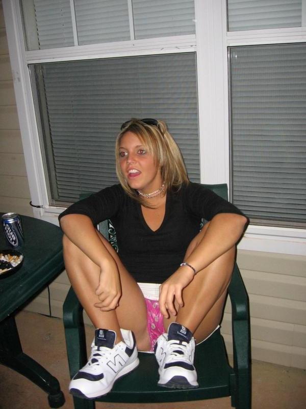 15P Killer upskirt pictures made in the streets