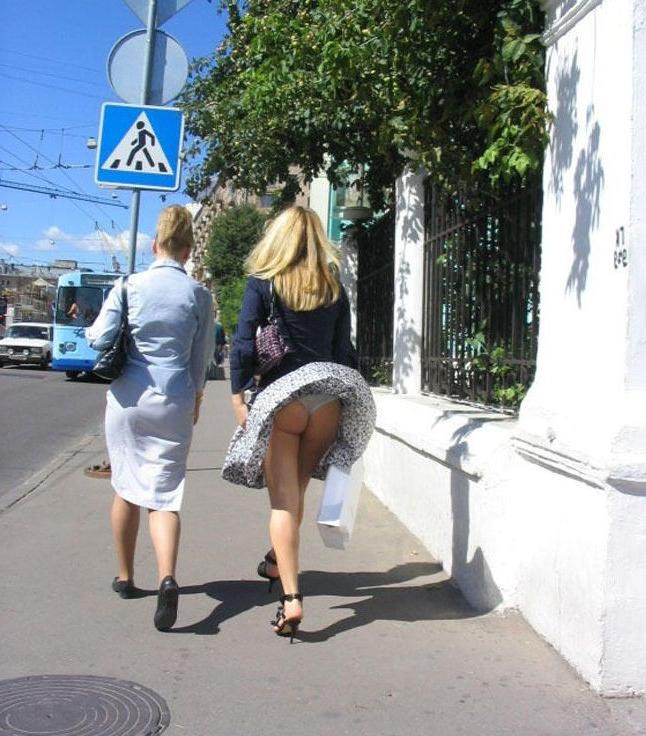 15P Killer upskirt pictures made in the streets