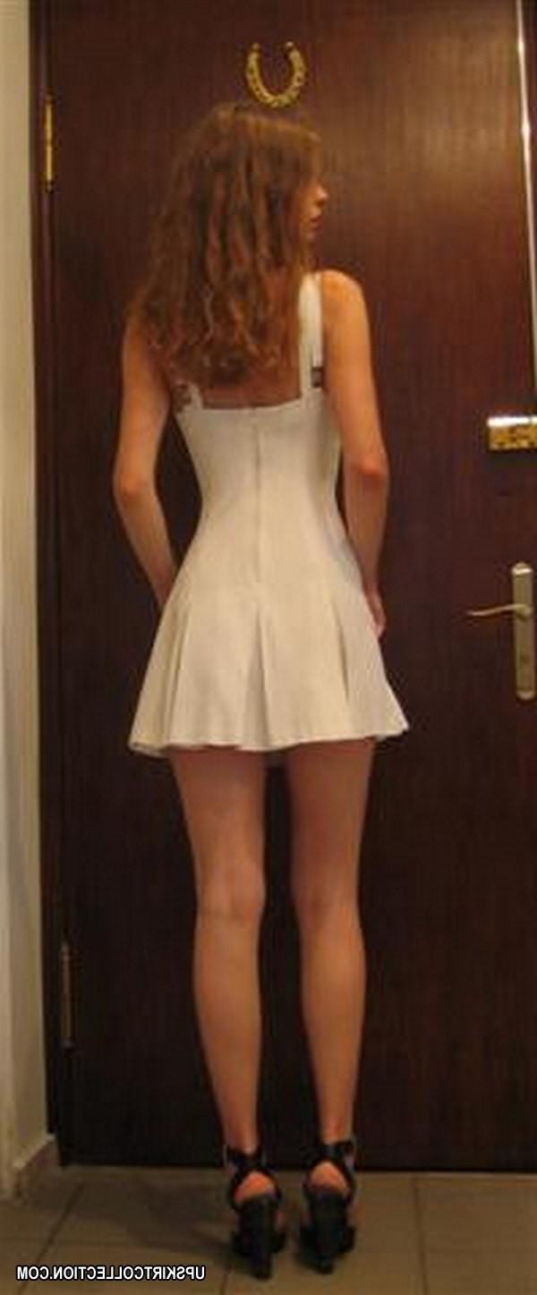15P Light wind blows baring off beautiful chick's upskirt