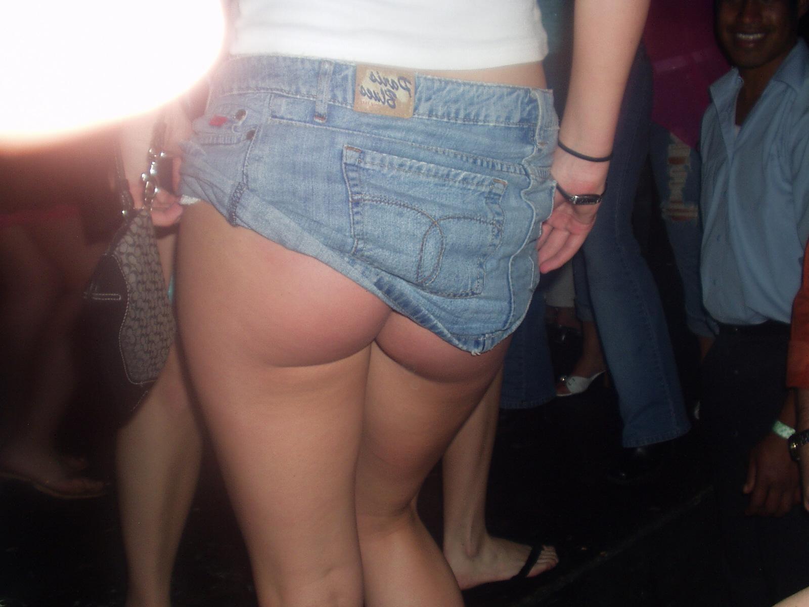 12P Sweet babes never mind getting their upskirt shot