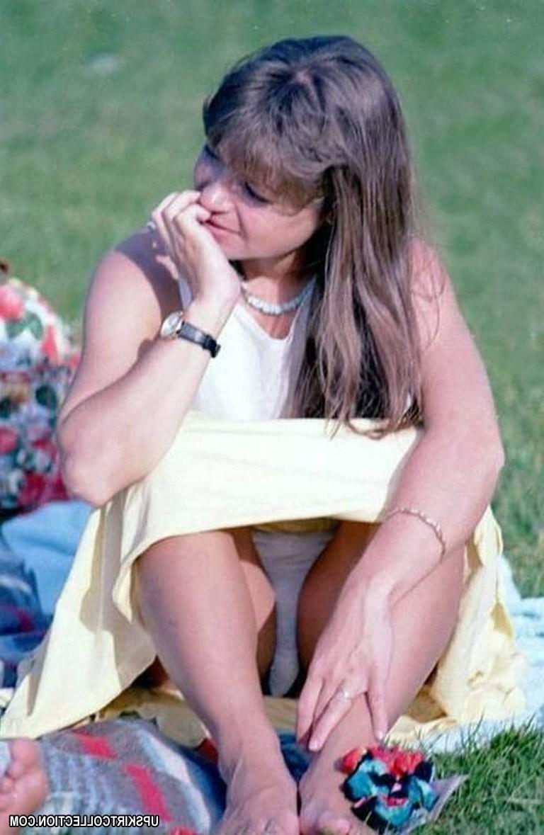 15P Upskirt panty pictures of hundreds of hot unsuspicious girls