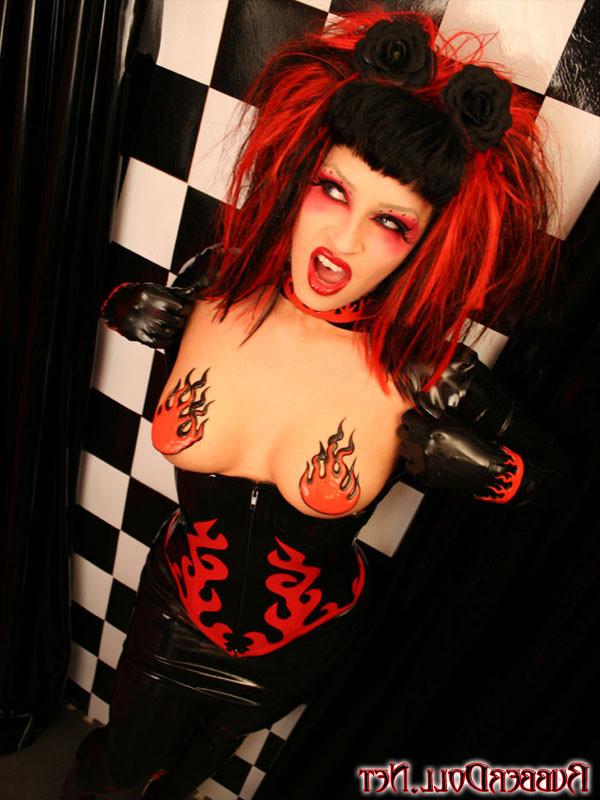 15P Kinky beauty in rubber uses a dildo as big as an arm