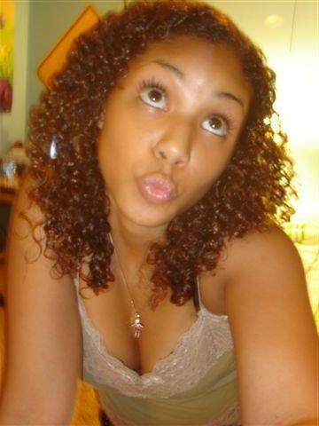 18P Ebony girlfriends pose and suck