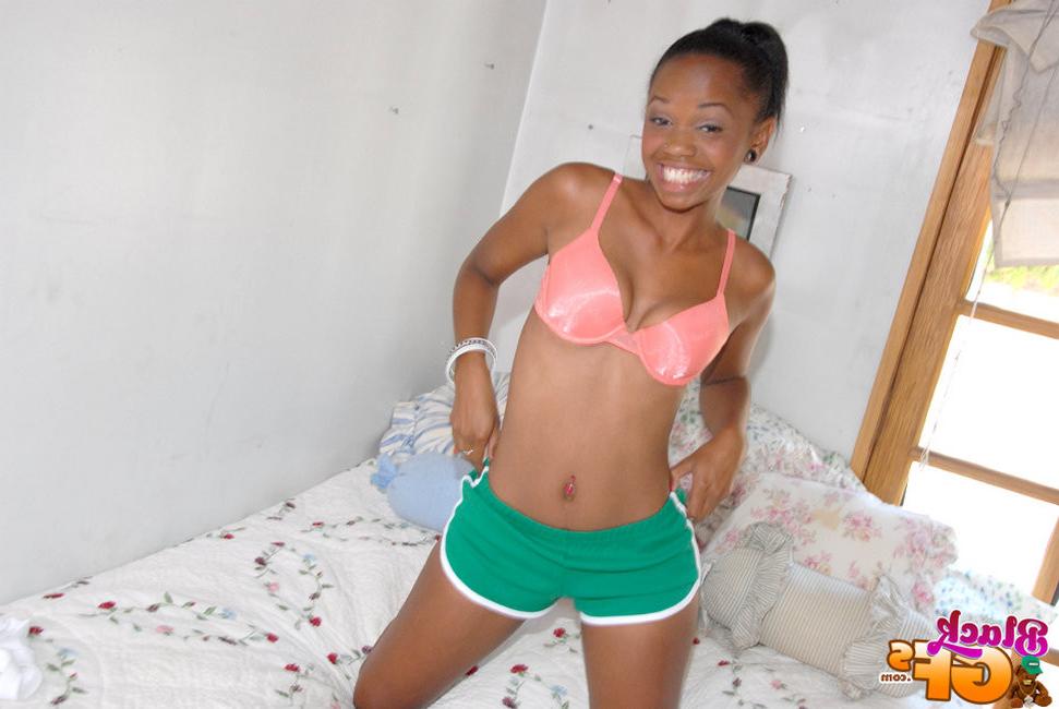 14P Black gfs posing for pics and fucking