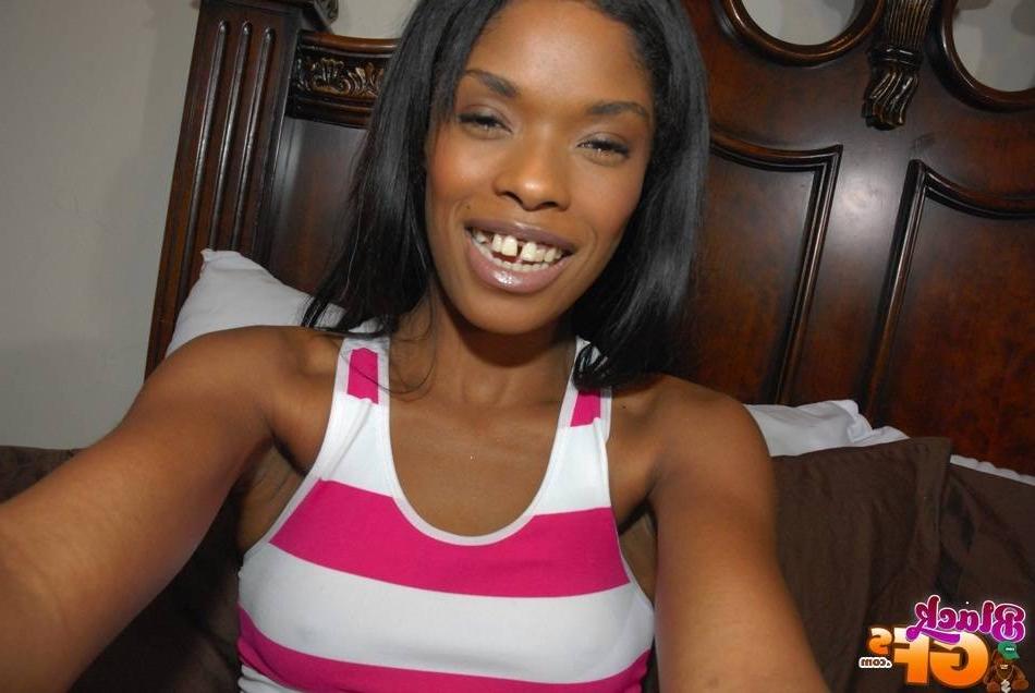 15P Gorgeous black exgirlfriend stripping and fucking on her bed