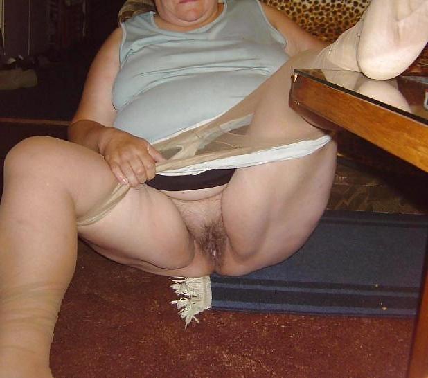 25P Mom in pantyhose