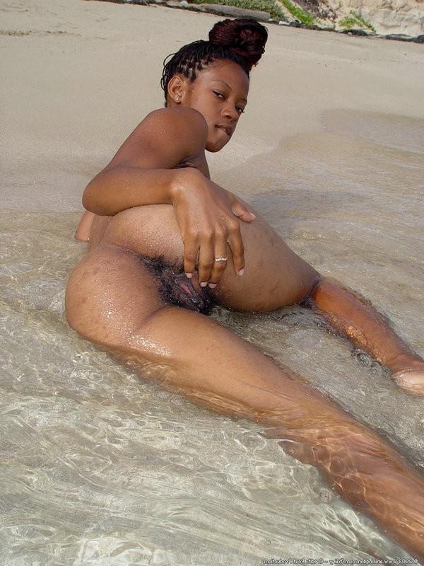15P super hairy muff on this fine ass island girl