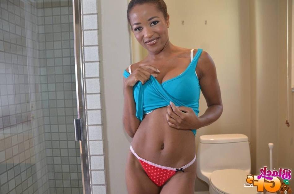 15P Ebony shooting her self and fucking with her boyfriend