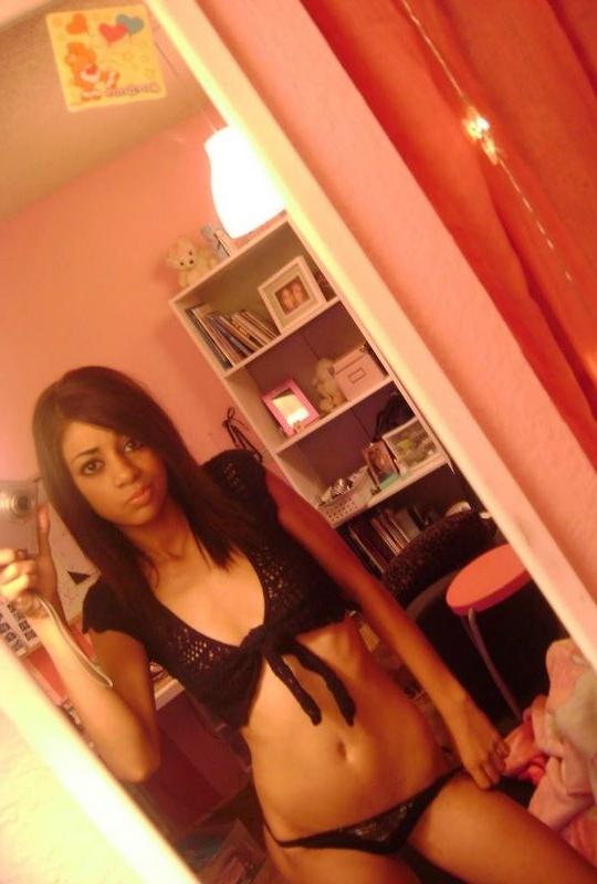 15P Smoking hot and bootylicious black teens posing