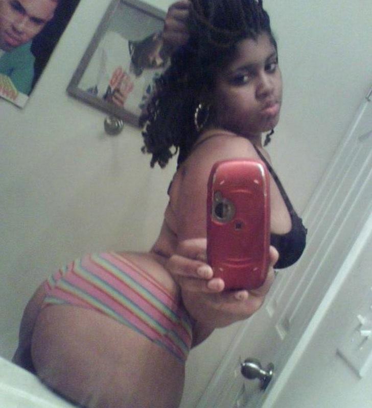 15P Smoking hot and bootylicious black teens posing