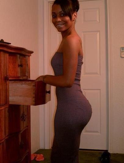 15P Black amateur chicks with awesome bodies posing