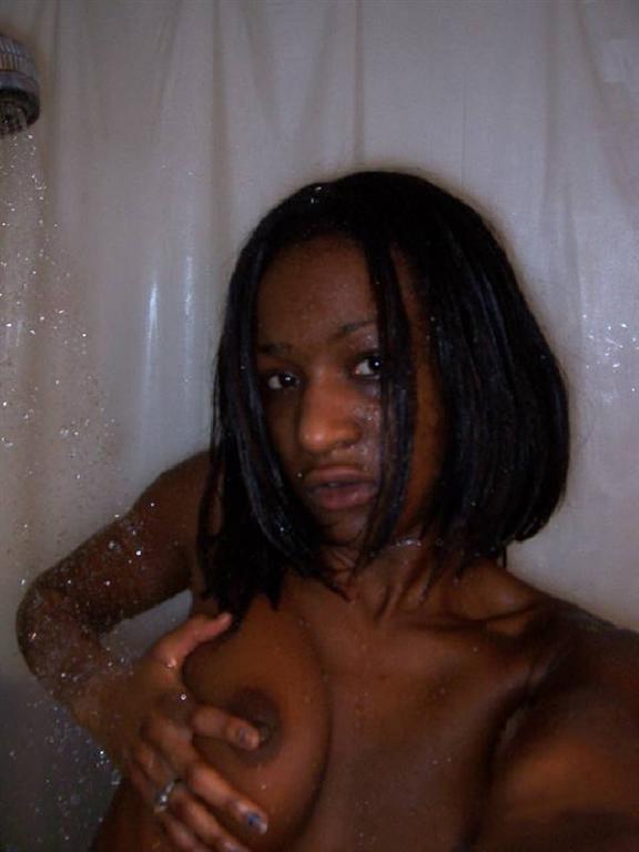 15P Black chick selfshoots in shower