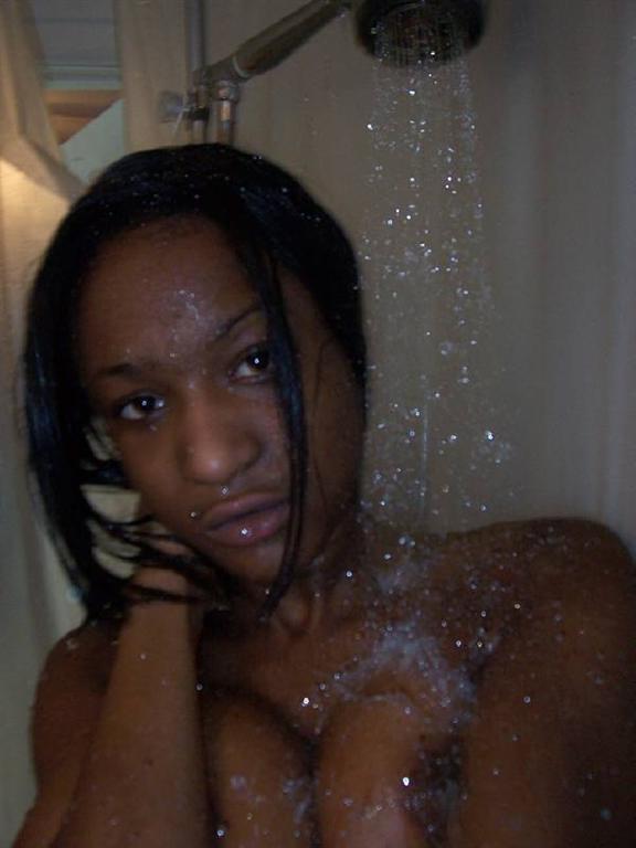 15P Black chick selfshoots in shower