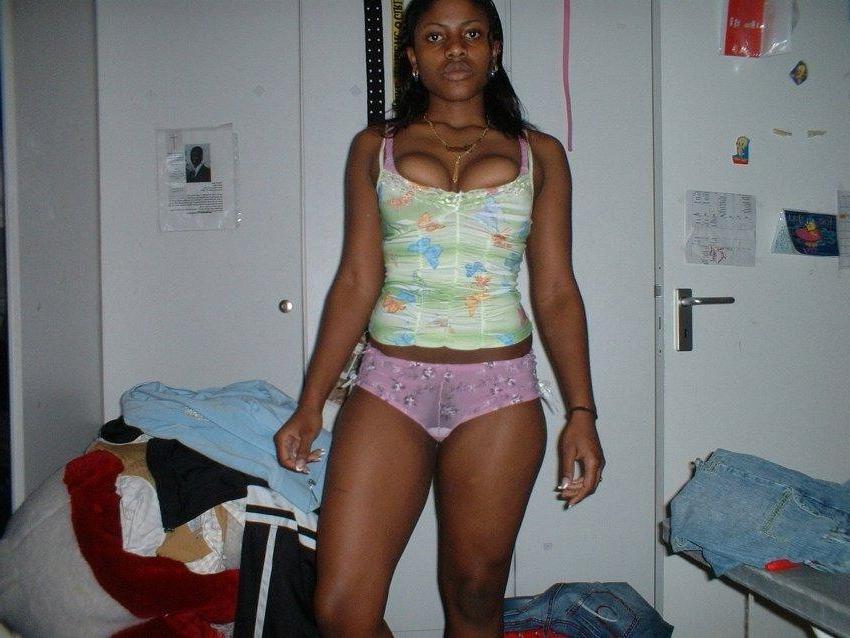 15P Black teen gfs posing for cell phone pics