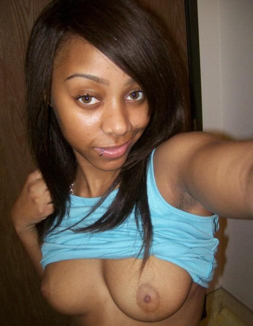 15P Black teen gfs posing for cell phone pics