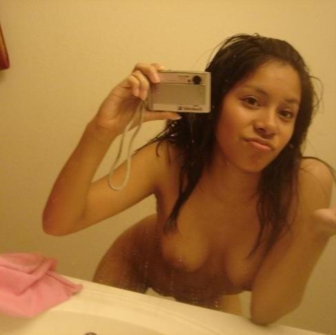 15P Black teen gfs posing for cell phone pics