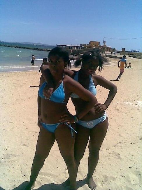 15P Black teen gfs posing for cell phone pics