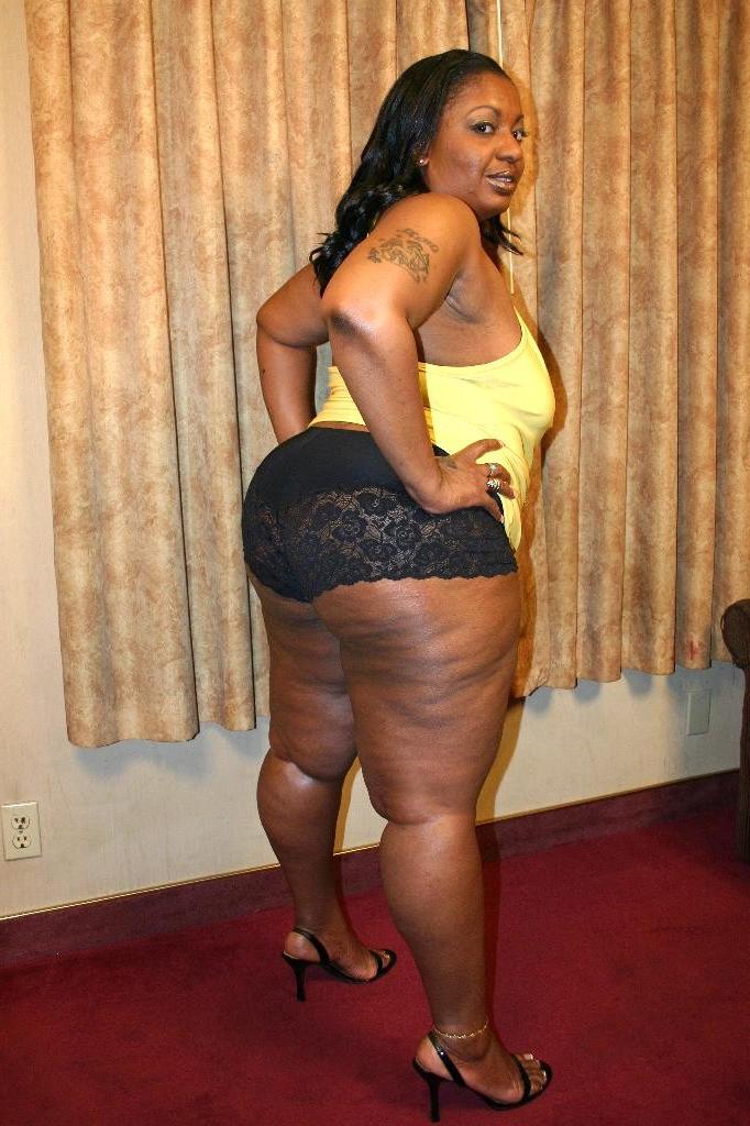 16P Big ebony Carmyell spreading her thick black thighs to take cock thrusting in he