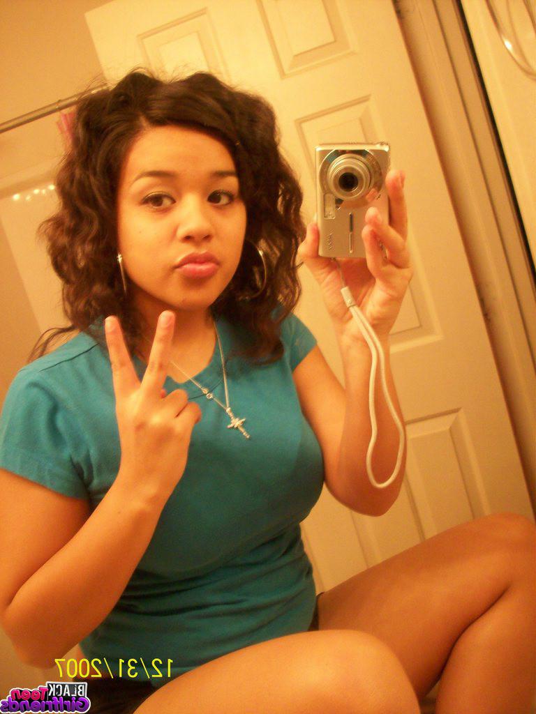 15P Sexy black teen girlfriends posing for pics