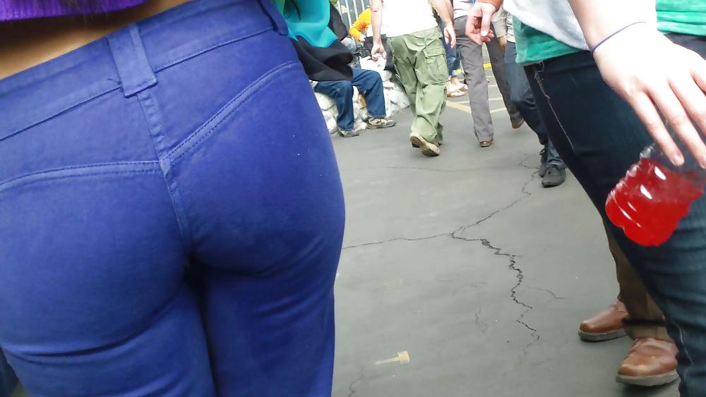 25P Beautiful teen butt & ass in jeans up close 