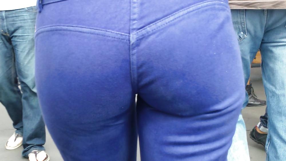 25P Beautiful teen butt & ass in jeans up close 