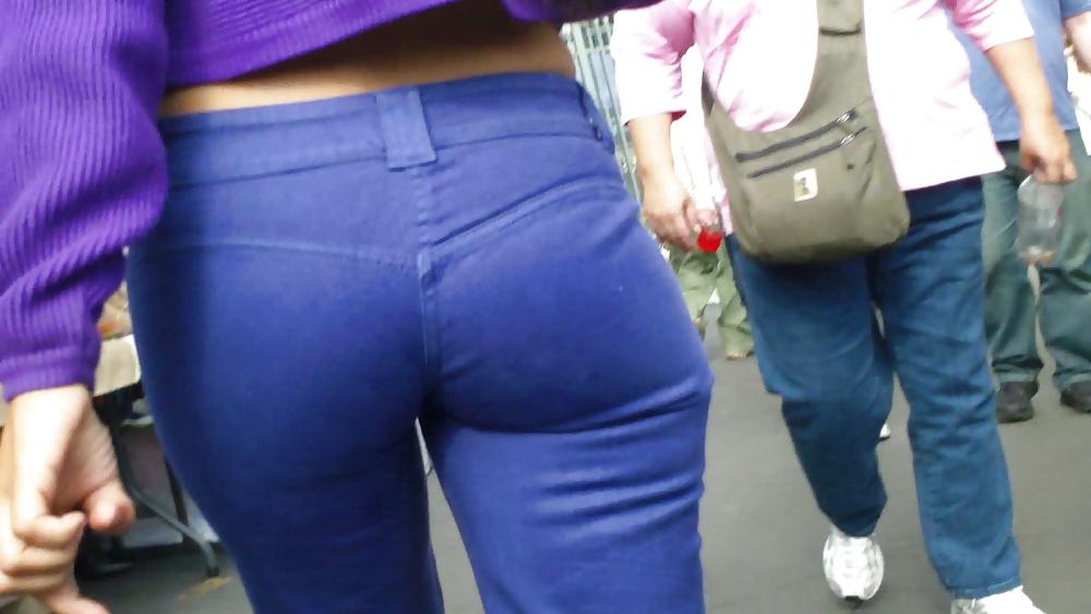 25P Beautiful teen butt & ass in jeans up close 