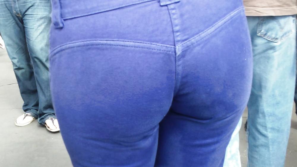 25P Beautiful teen butt & ass in jeans up close 