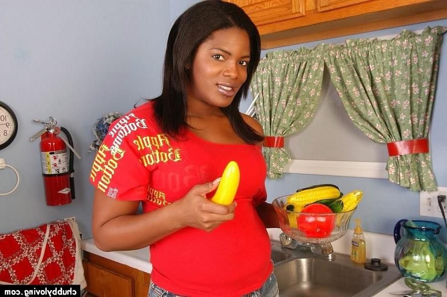 16P Nice ebony plumper teasing and masturbating pussy in kitchen