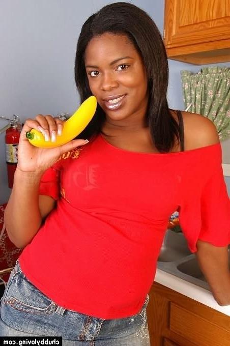 16P Nice ebony plumper teasing and masturbating pussy in kitchen