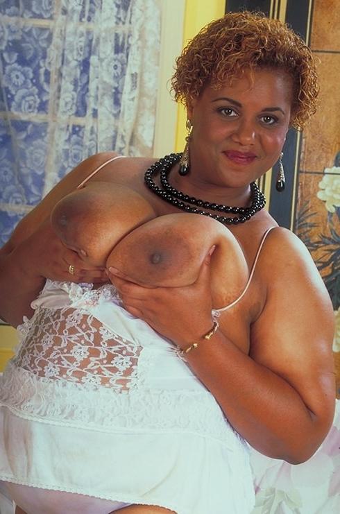 20P Horny big tit ebony bbw posing and teasing naked in bed