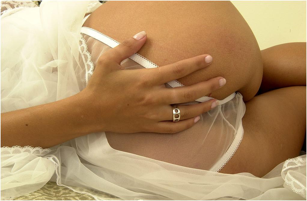 16P really sexy babe playing with a gold vibrator