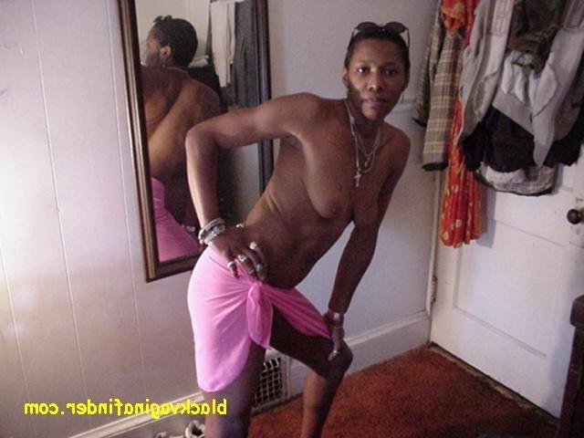 15P freaky ebony slut shows off her hairy pussy and tight ass