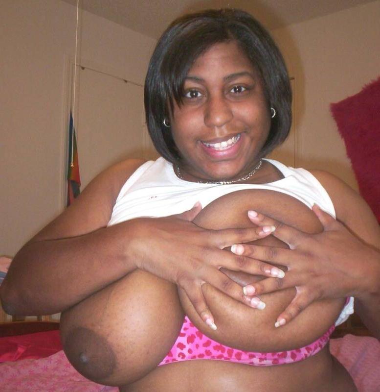 12P Curvy amateur showing big black tits on webcam
