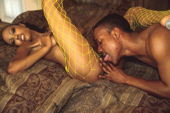 16P Ebony hoe smoking a big black pole