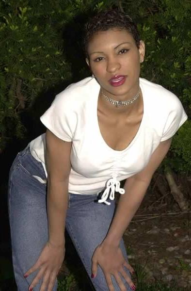 16P Amateur black girl stripping outside