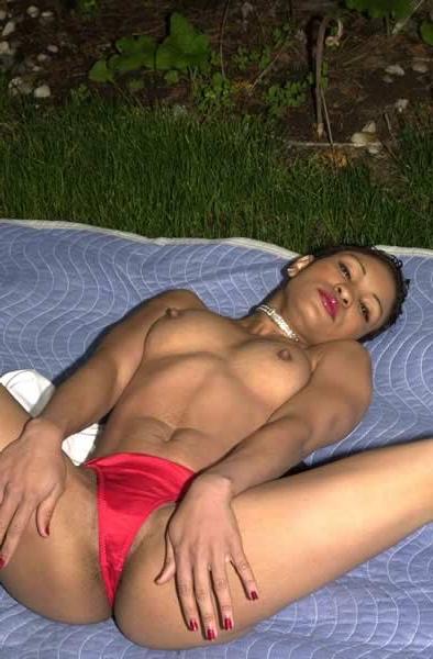 16P Amateur black girl stripping outside