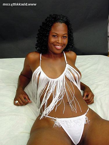 14P Pretty ass black amateur ebony pussy